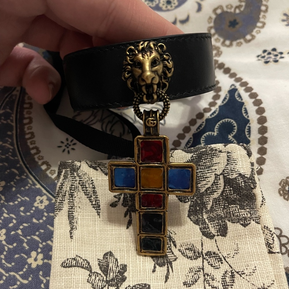 Gucci Lion Head Cross Bracelet - Picture 2 of 5